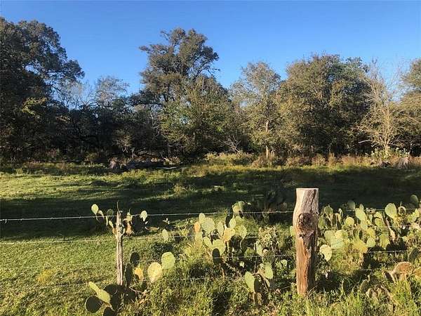 10.5 Acres of Land for Sale in Fayetteville, Texas