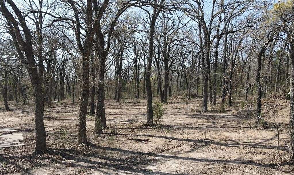 10.7 Acres of Land for Sale in Axtell, Texas