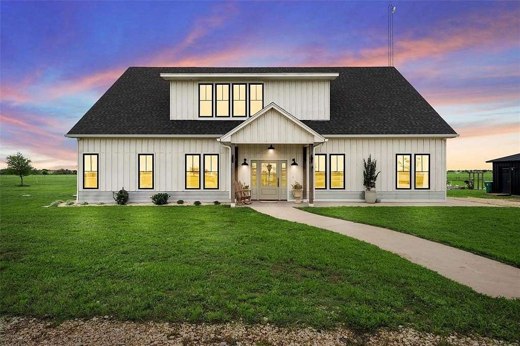 15 Acres of Land with Home for Sale in Crawford, Texas