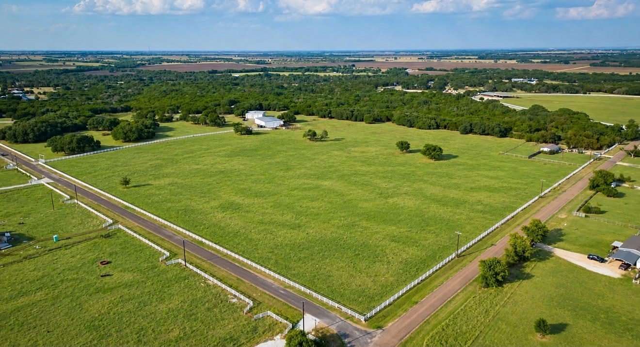 15 Acres of Land for Sale in McGregor, Texas