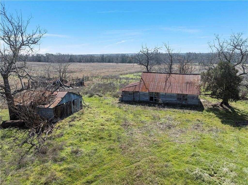 36 Acres of Land for Sale in Lott, Texas