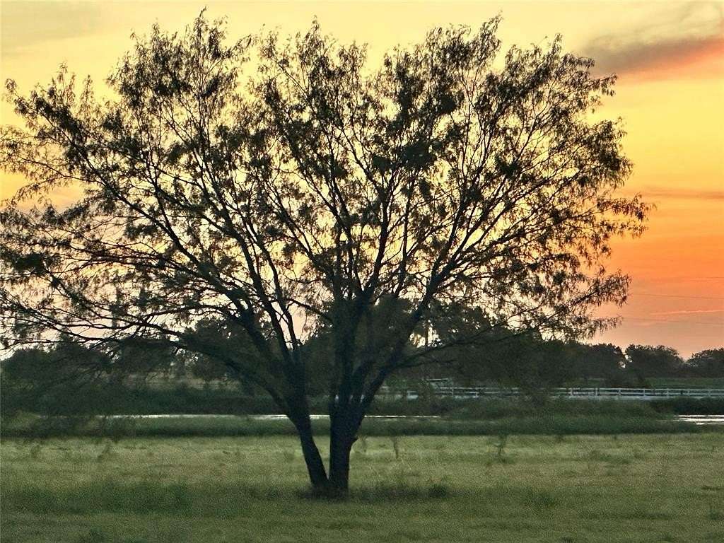 10.7 Acres of Land for Sale in China Spring, Texas