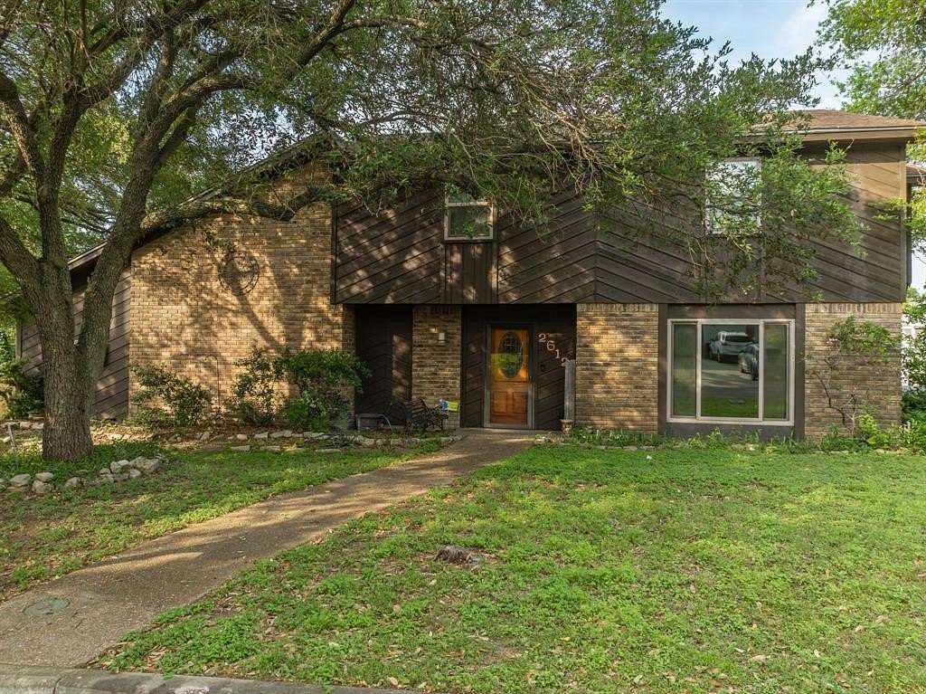 2 Acres of Residential Land with Home for Sale in Waco, Texas