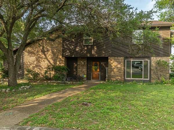 2 Acres of Residential Land with Home for Sale in Waco, Texas