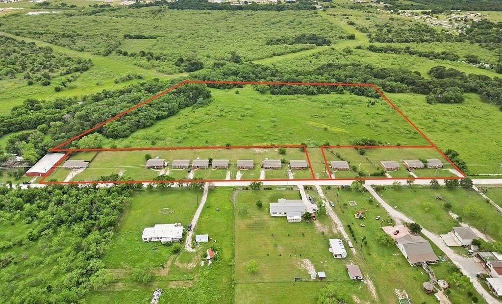 4.15 Acres of Improved Mixed-Use Land for Sale in Corsicana, Texas