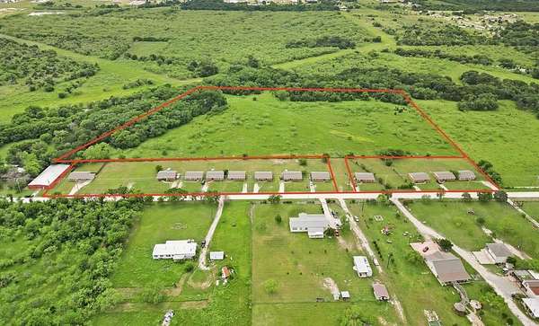 4.15 Acres of Improved Mixed-Use Land for Sale in Corsicana, Texas