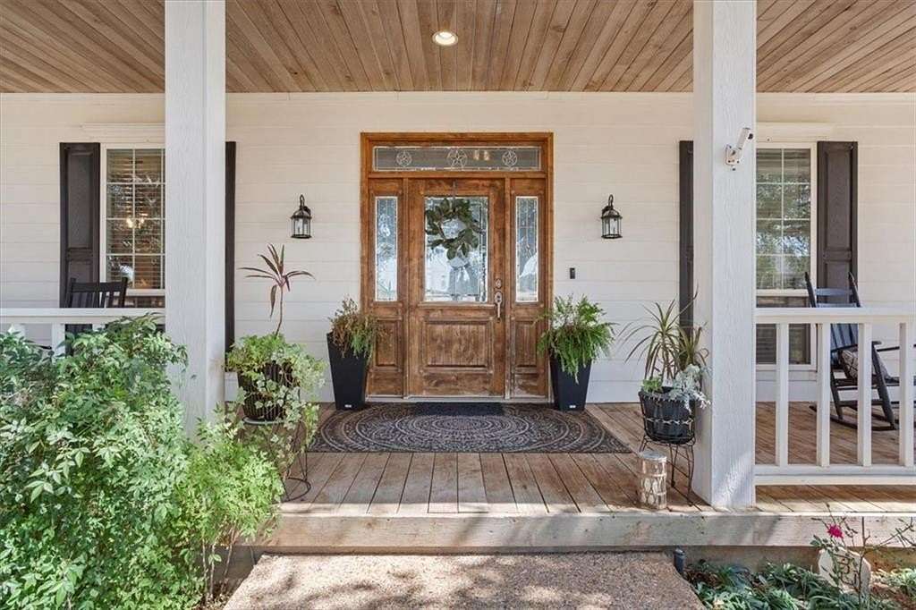 3.15 Acres of Residential Land with Home for Sale in China Spring, Texas