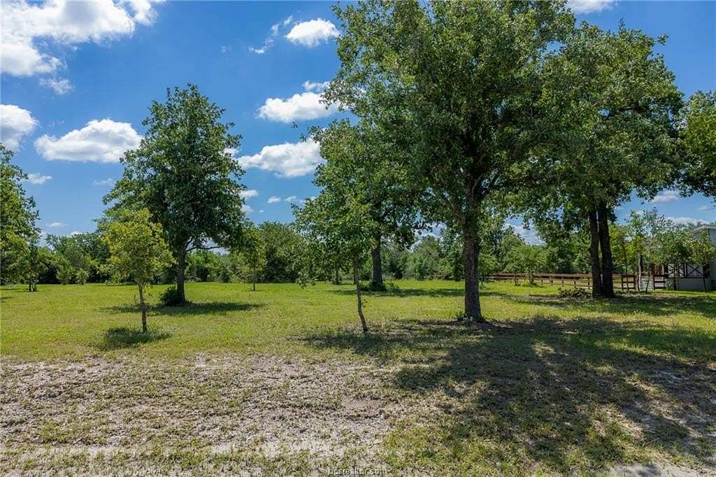 1 Acre of Land for Sale in Bedias, Texas