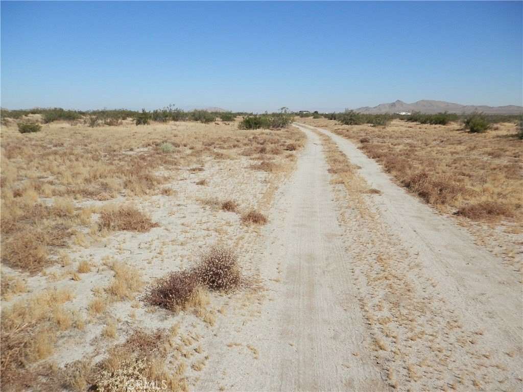 2.63 Acres of Land for Sale in Palmdale, California