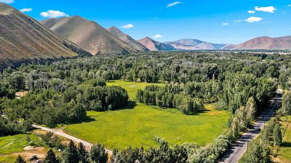 427 Acres of Agricultural Land with Home for Sale in Hailey, Idaho