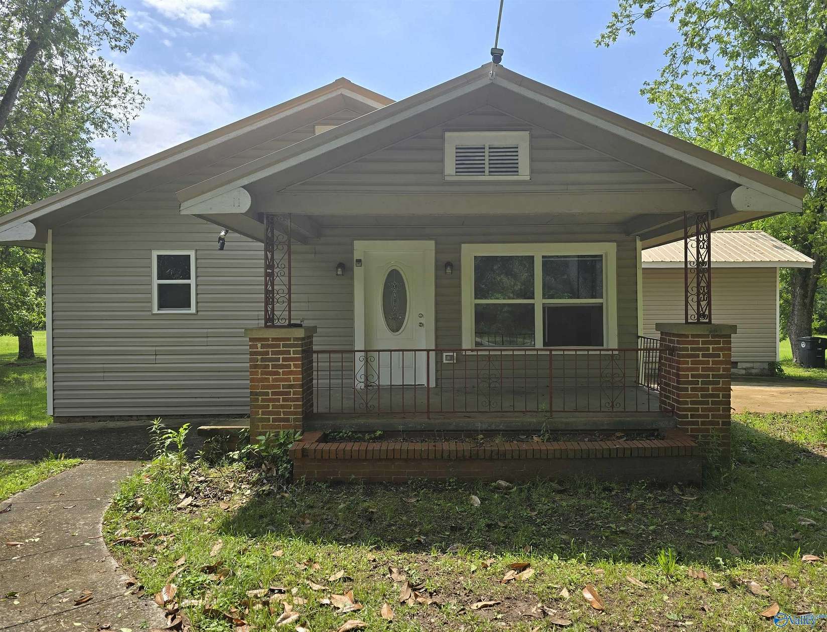 15 Acres of Land with Home for Sale in Gadsden, Alabama