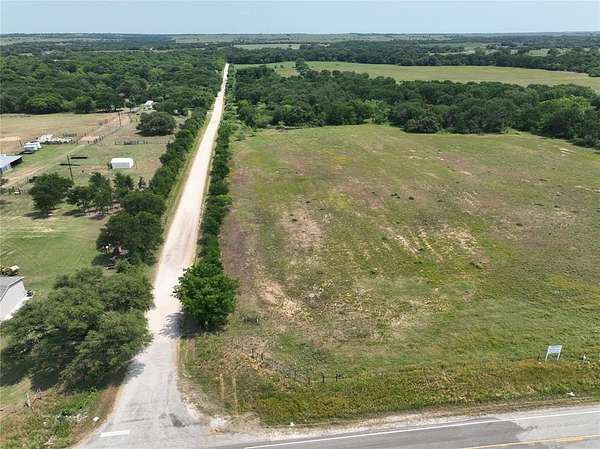 7.6 Acres of Land for Sale in Lott, Texas