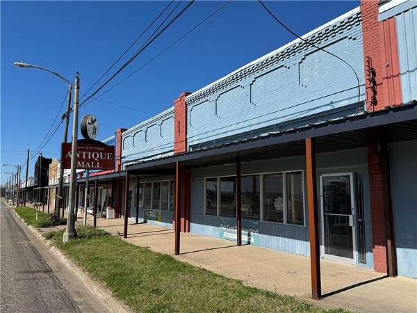 0.19 Acres of Improved Mixed-Use Land for Sale in Lott, Texas