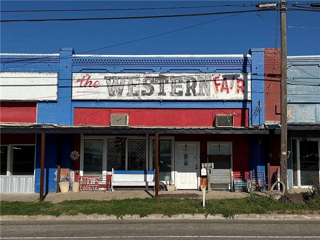 0.1 Acres of Mixed-Use Land for Sale in Lott, Texas