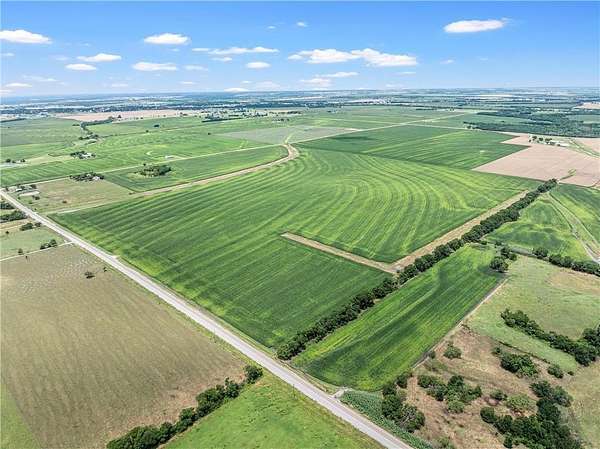126 Acres of Land for Sale in West, Texas