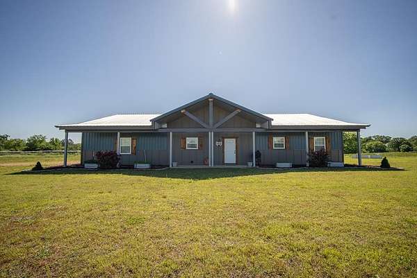 90 Acres of Land with Home for Sale in Abbeville, Mississippi