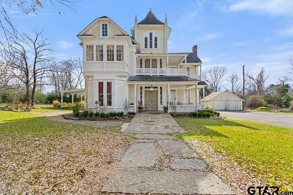 3.14 Acres of Residential Land with Home for Sale in Jacksonville, Texas