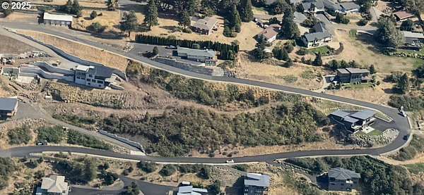 2.37 Acres of Residential Land for Sale in White Salmon, Washington