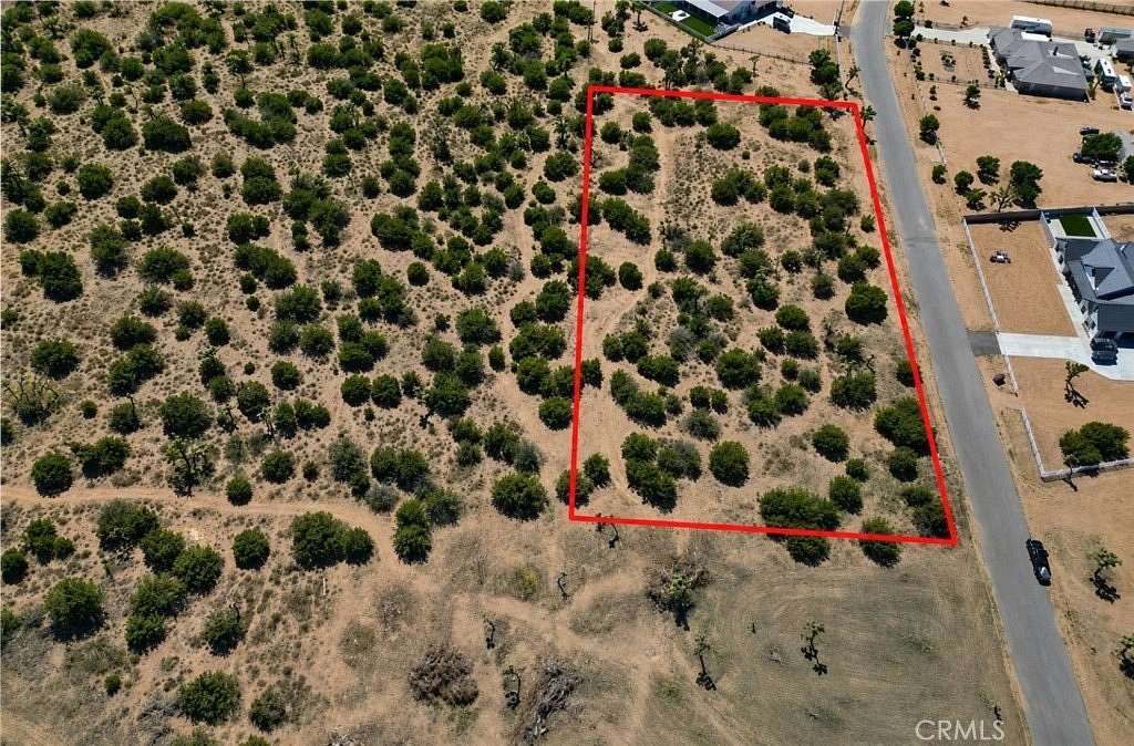 2.5 Acres of Land for Sale in Oak Hills, California