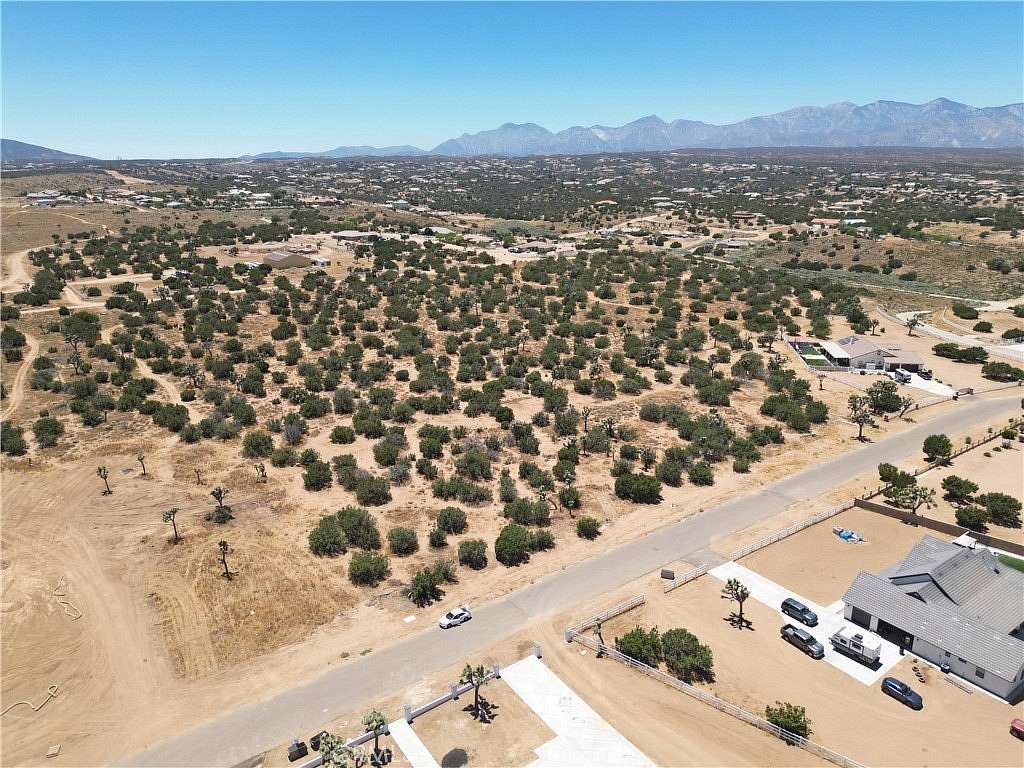 2.5 Acres of Residential Land for Sale in Oak Hills, California
