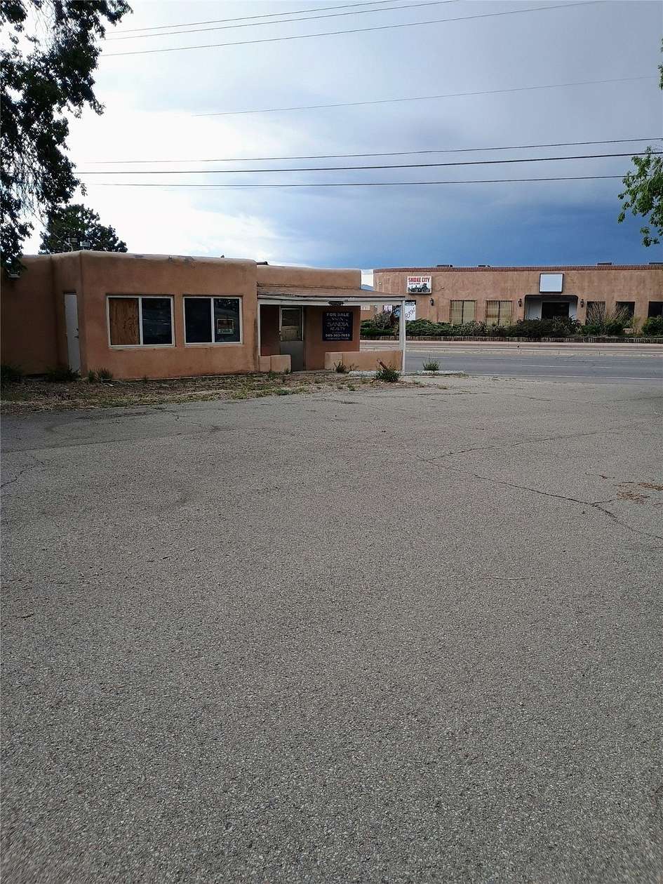 0.41 Acres of Improved Mixed-Use Land for Sale in Santa Fe, New Mexico