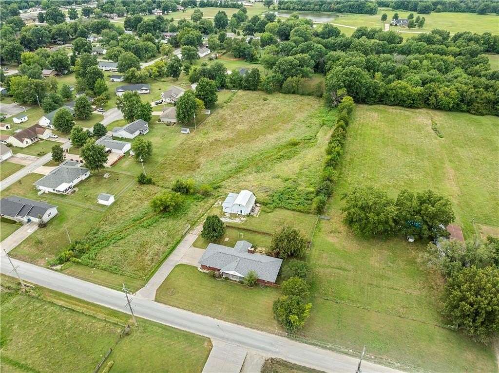 3.9 Acres of Residential Land with Home for Sale in Lamar, Missouri
