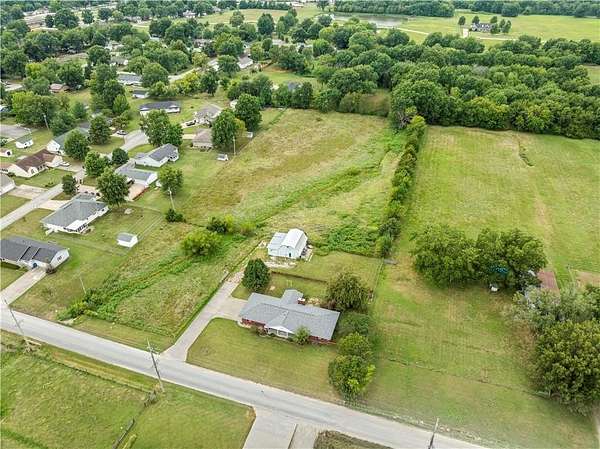 3.9 Acres of Residential Land with Home for Sale in Lamar, Missouri