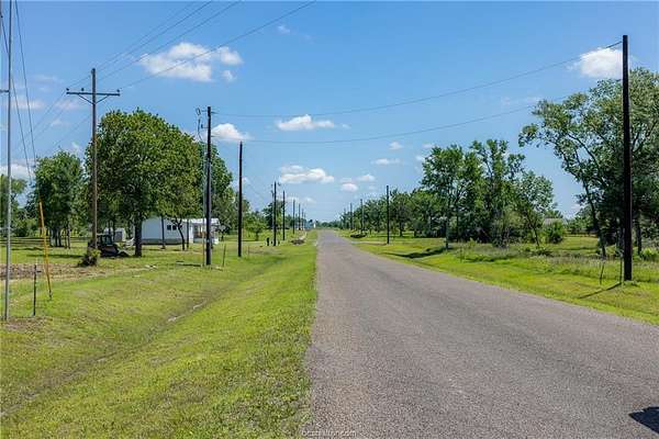 1 Acre of Land for Sale in Bedias, Texas