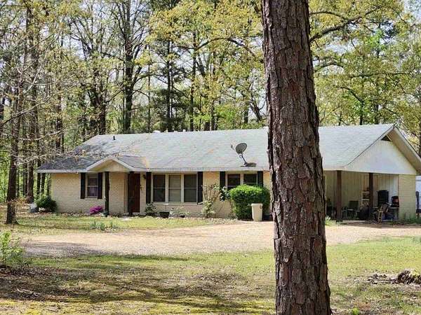 3.85 Acres of Residential Land with Home for Auction in Arkadelphia, Arkansas