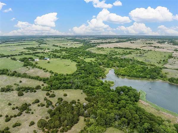 117 Acres of Land with Home for Sale in Hillsboro, Texas