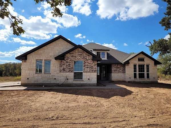 3 Acres of Residential Land with Home for Sale in Lacy-Lakeview, Texas