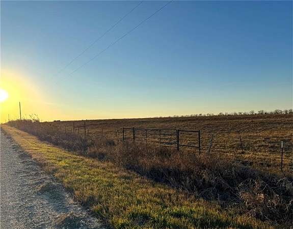 10 Acres of Land for Sale in Riesel, Texas