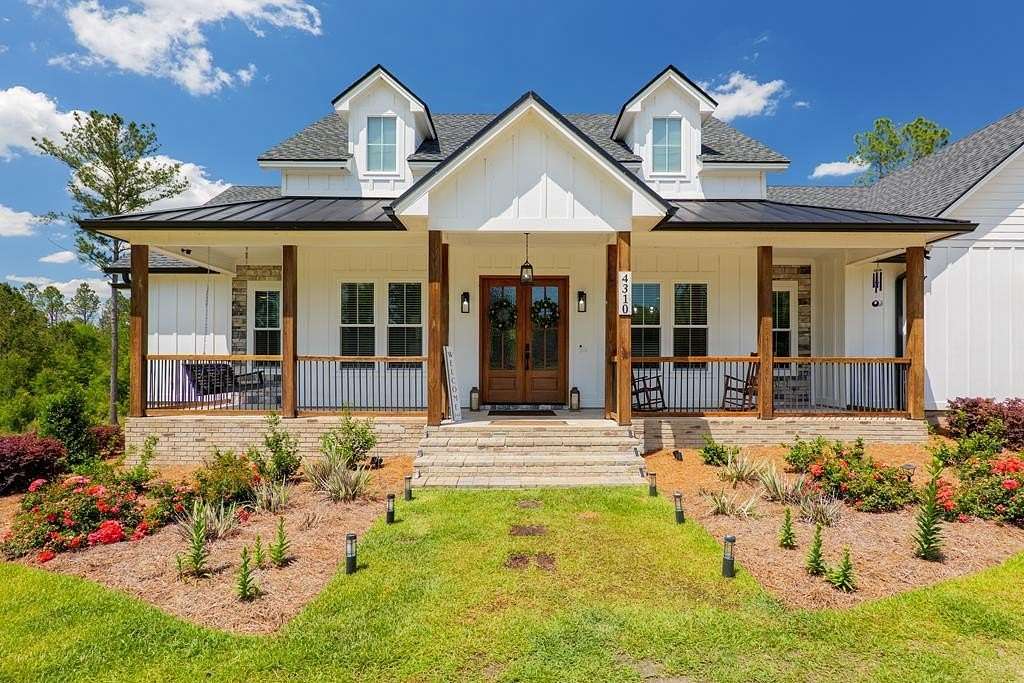 9 Acres of Land with Home for Sale in Valdosta, Georgia