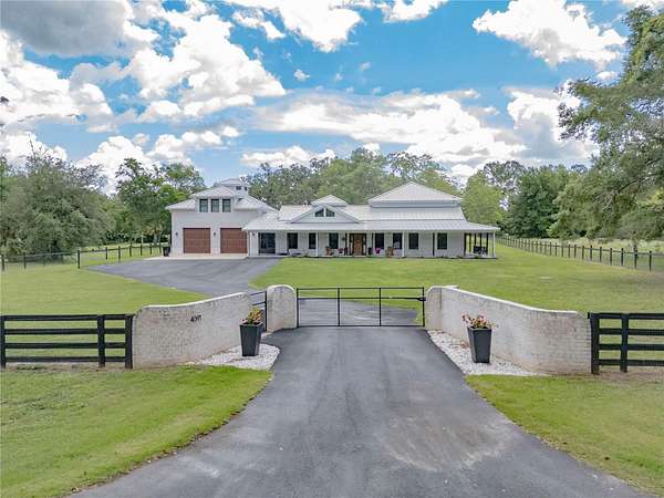 2 Acres of Residential Land with Home for Sale in Williston, Florida