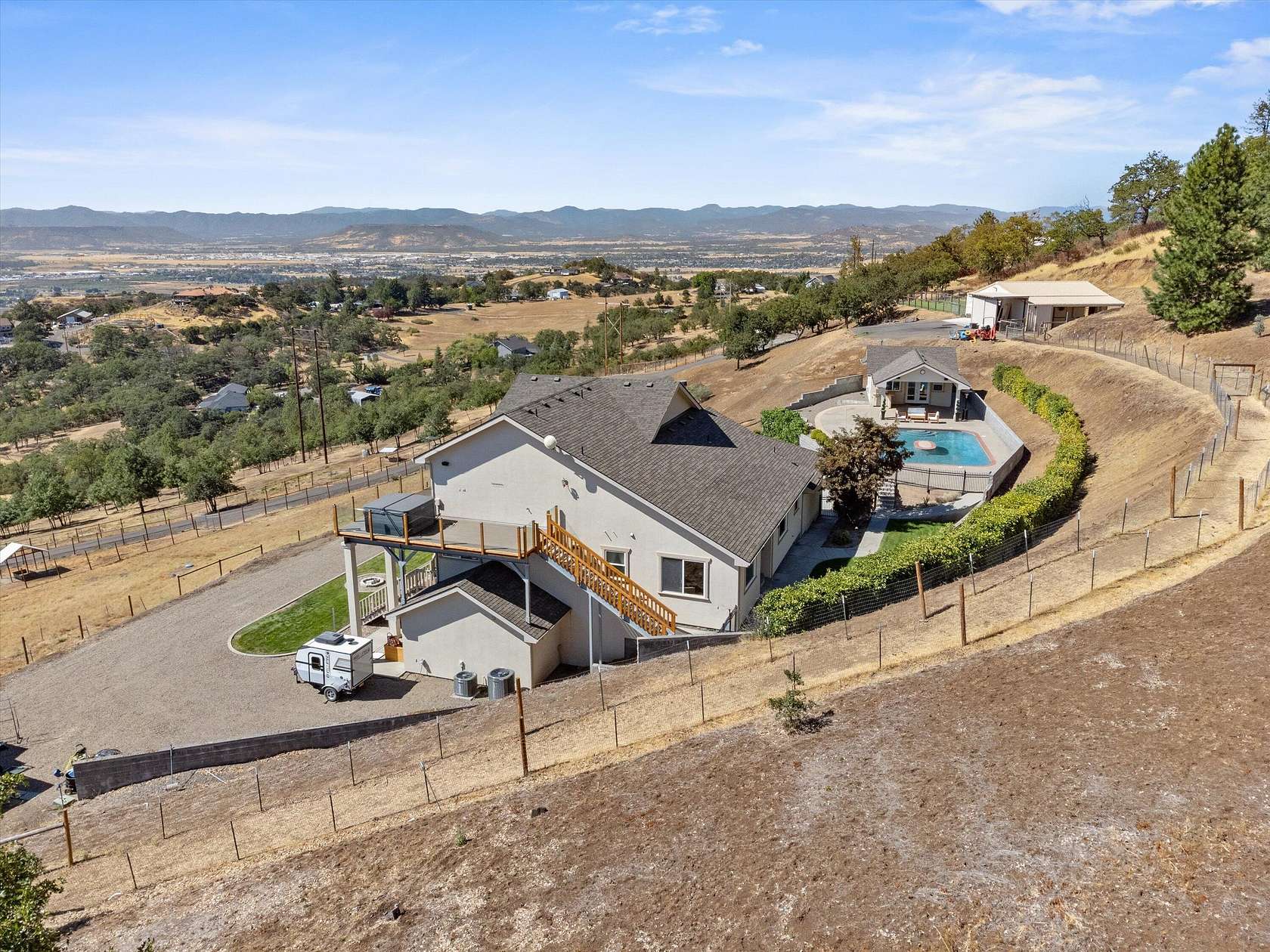 16.3 Acres of Land with Home for Sale in Medford, Oregon