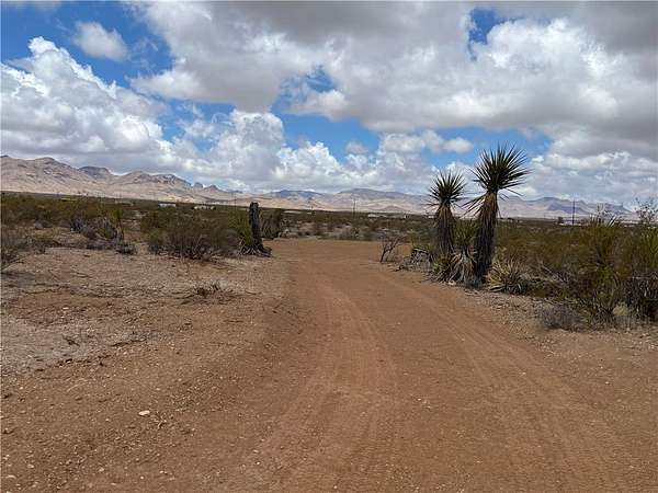 2.35 Acres of Residential Land for Sale in Golden Valley, Arizona