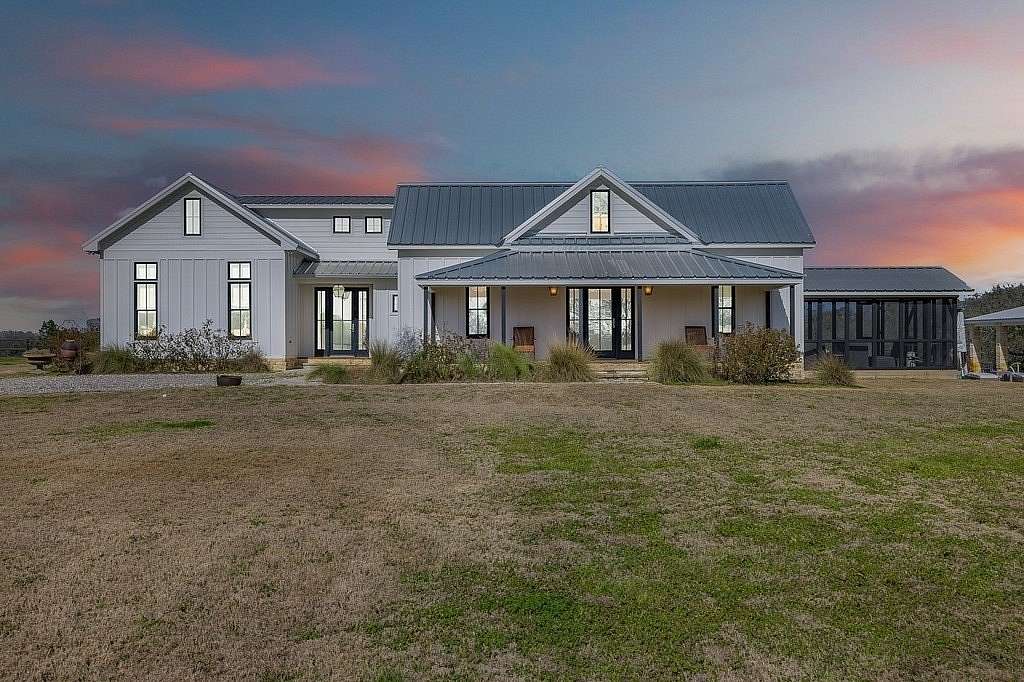 30 Acres of Agricultural Land with Home for Sale in Fayetteville, Texas