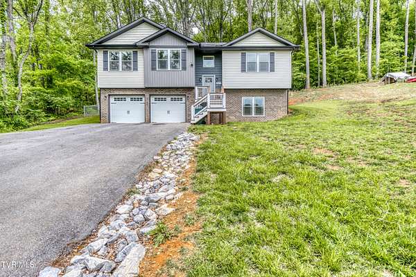 1.52 Acres of Residential Land with Home for Sale in Kingsport, Tennessee