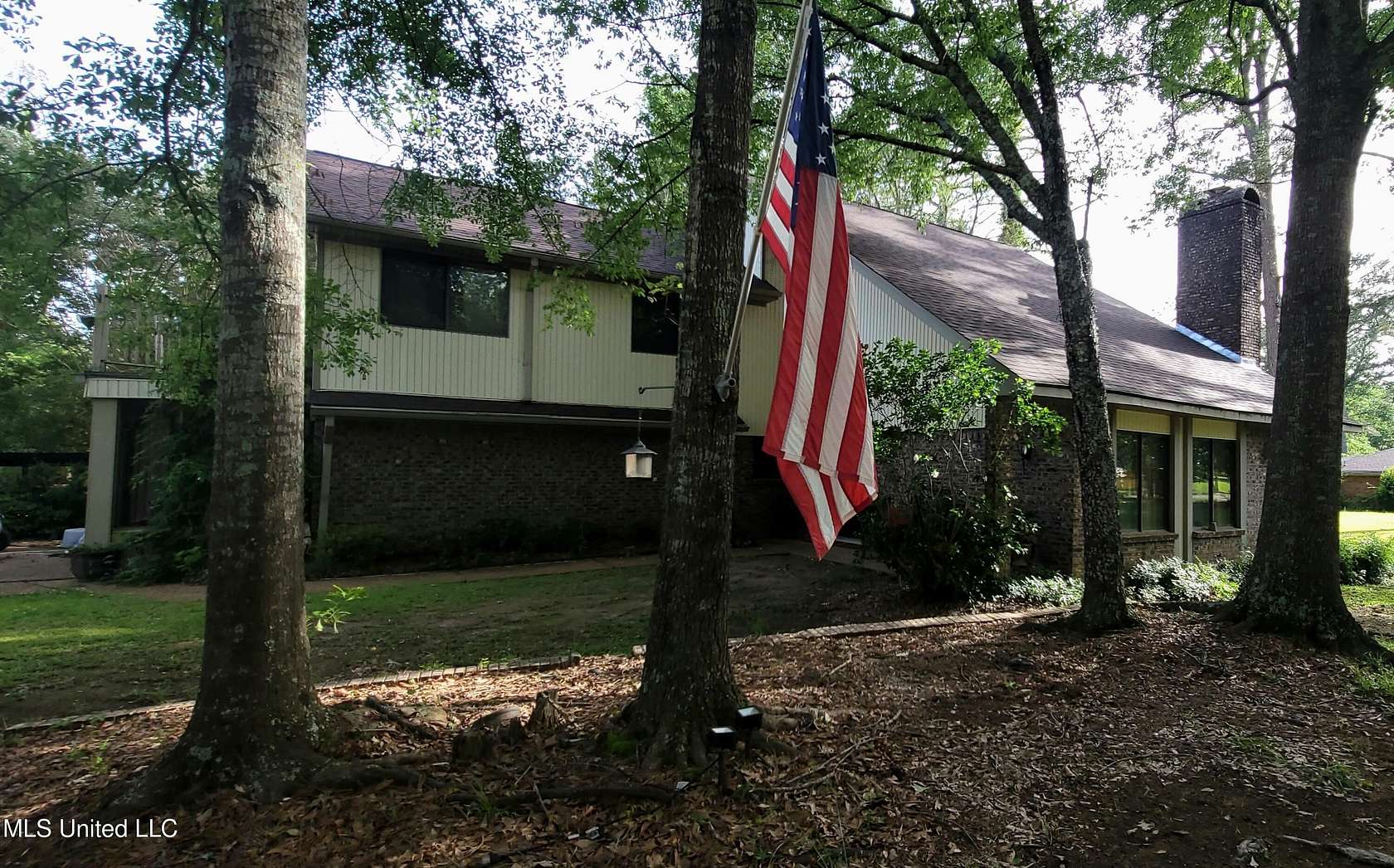 3 Acres of Residential Land with Home for Sale in Madison, Mississippi