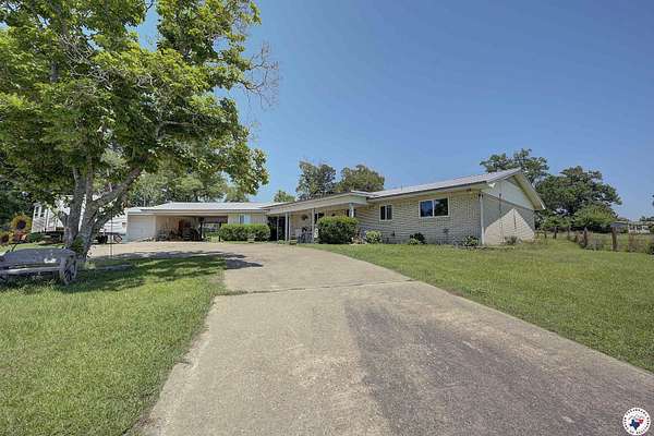 8.77 Acres of Improved Mixed-Use Land for Sale in Texarkana, Texas