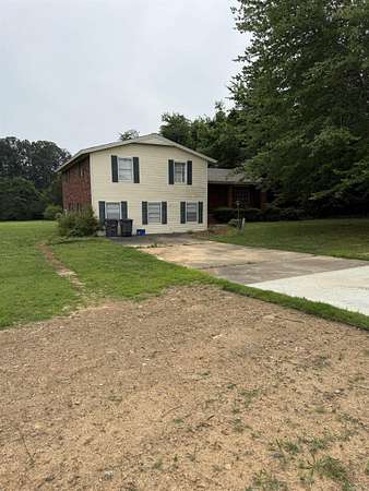 1.5 Acres of Residential Land with Home for Sale in Searcy, Arkansas