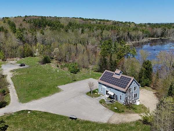 5.87 Acres of Improved Mixed-Use Land for Sale in Edgecomb, Maine