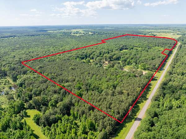 235 Acres of Land with Home for Sale in Clarksville, Texas