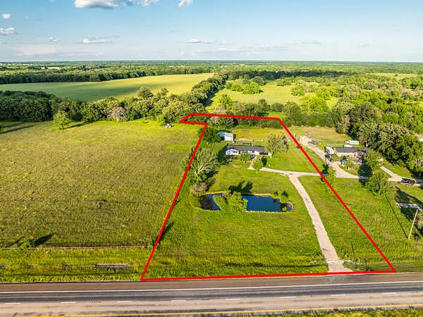 2.53 Acres of Residential Land with Home for Sale in Paris, Texas
