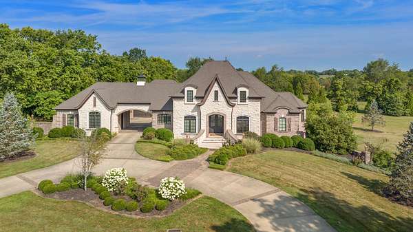 5 Acres of Residential Land with Home for Sale in Nicholasville, Kentucky