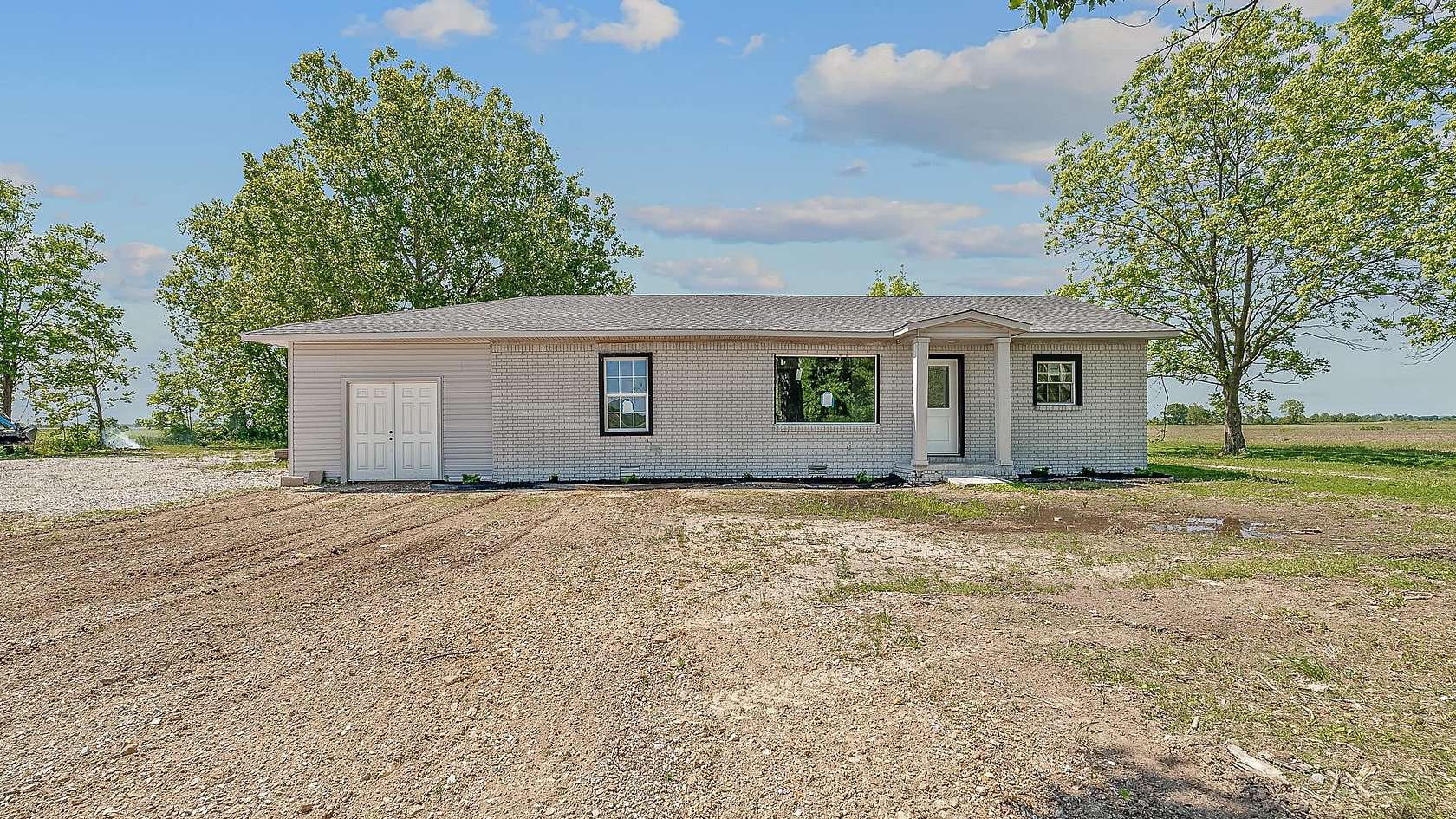 5 Acres of Residential Land with Home for Sale in Bay, Arkansas