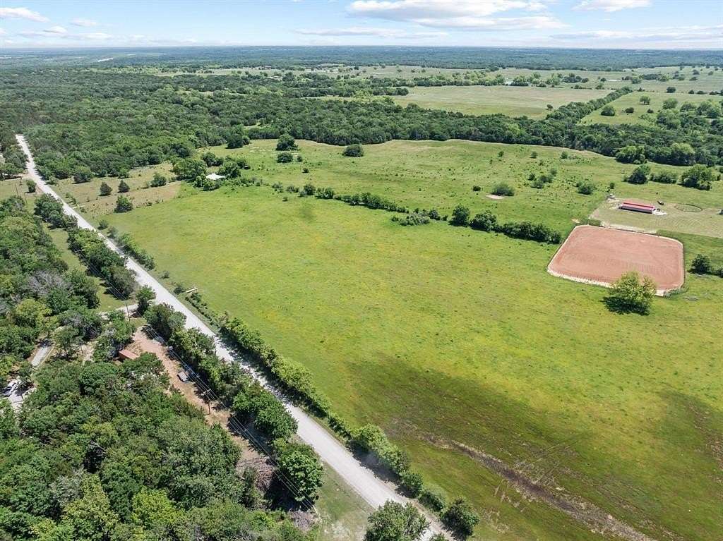 33.5 Acres of Agricultural Land for Sale in Whitesboro, Texas