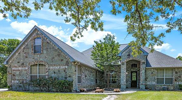 82.9 Acres of Land with Home for Sale in Sunset, Texas