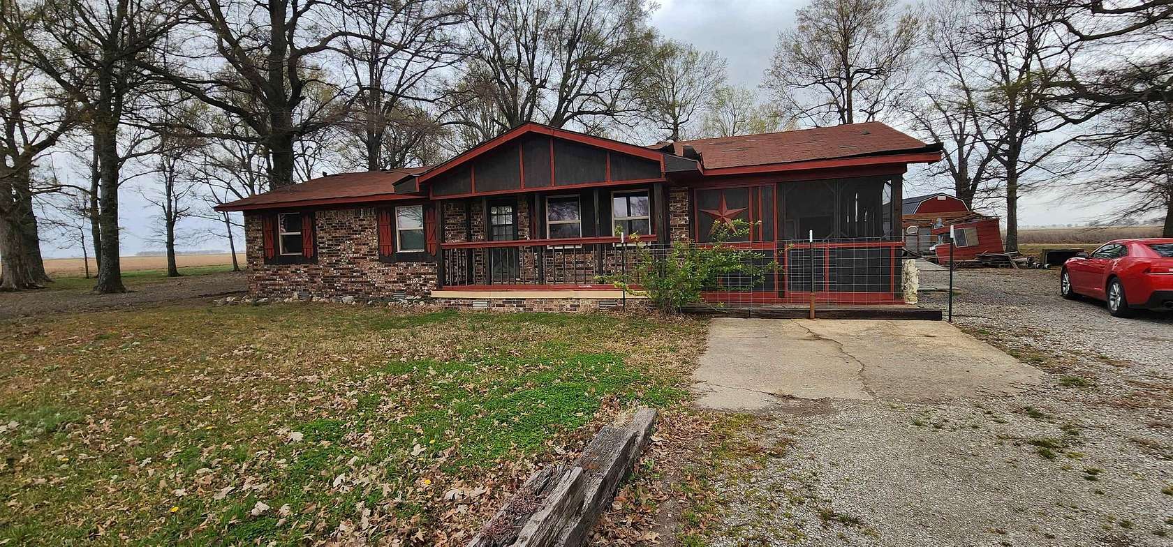 2.53 Acres of Residential Land with Home for Sale in Walnut Ridge, Arkansas