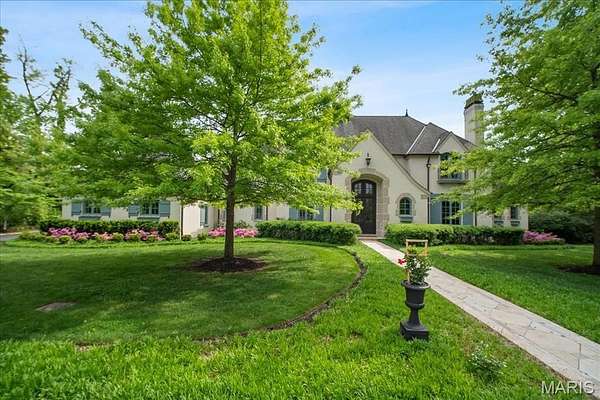 1.8 Acres of Residential Land with Home for Sale in Ladue, Missouri